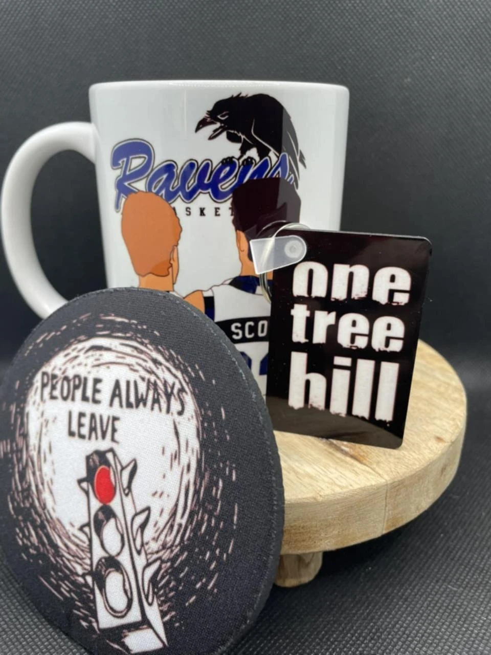 🎁 Set Taza – Taza + Llavero + Posavasos – Los Hermanos Scott (One Tre – photo 2